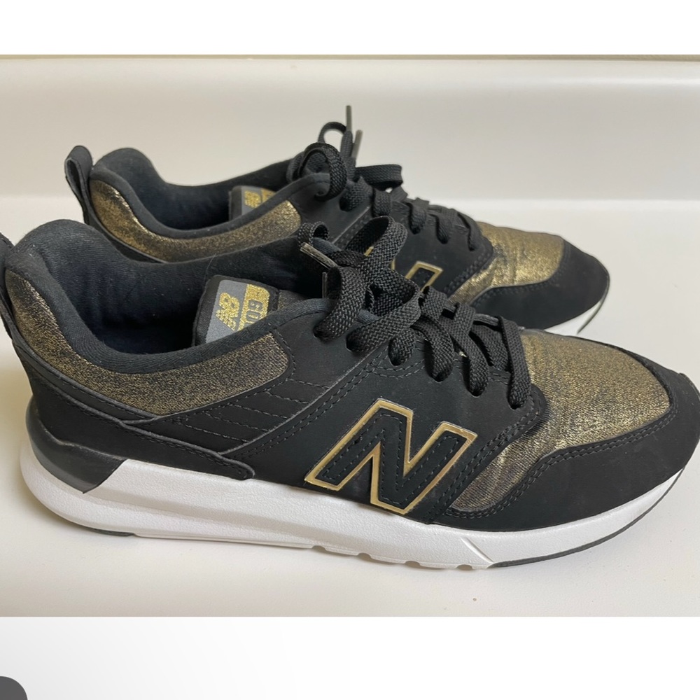New Balance Gold & Black 009 sneakers